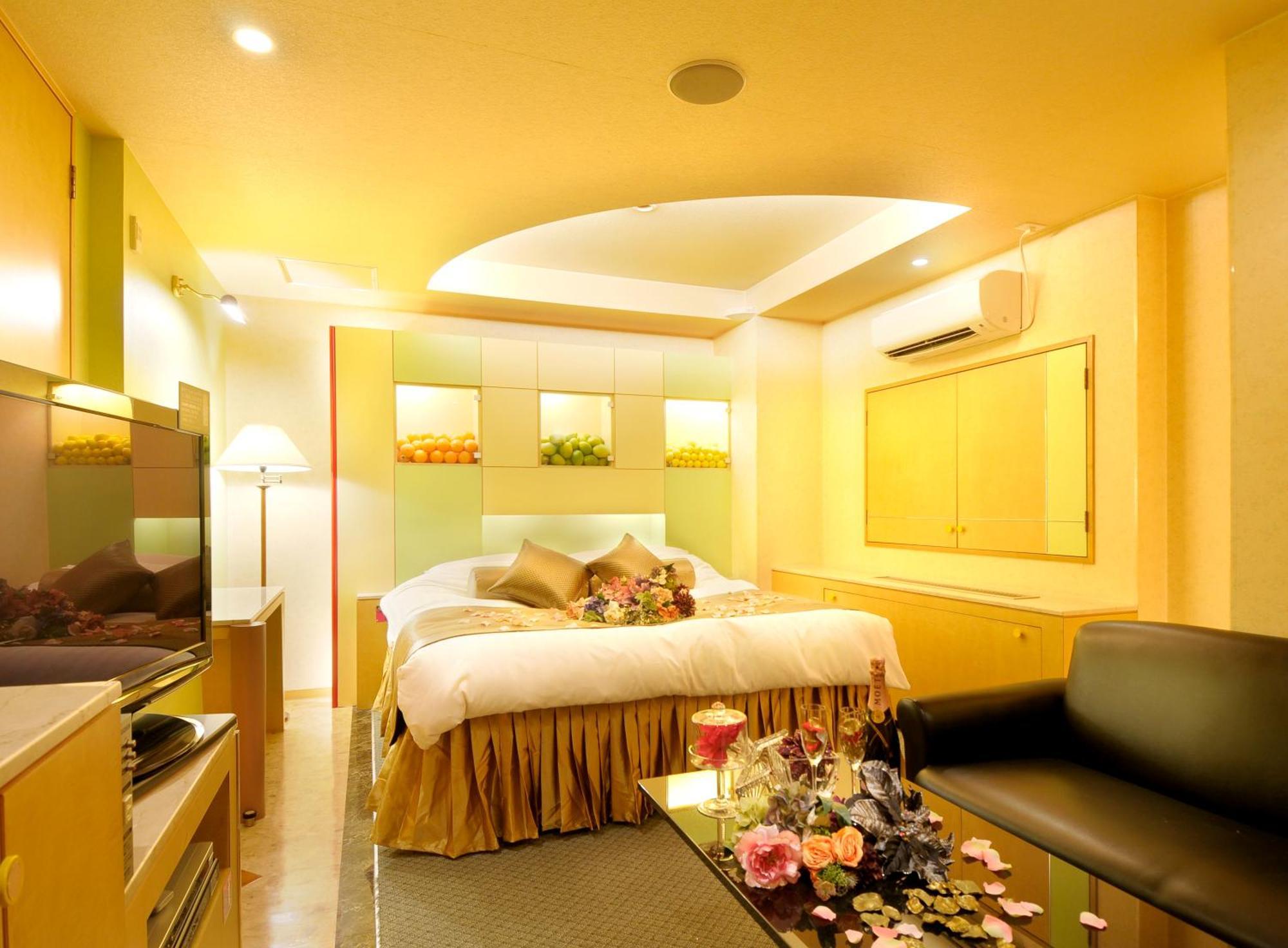 Hotel Love Ikutama -Adult Only Осака Екстериор снимка
