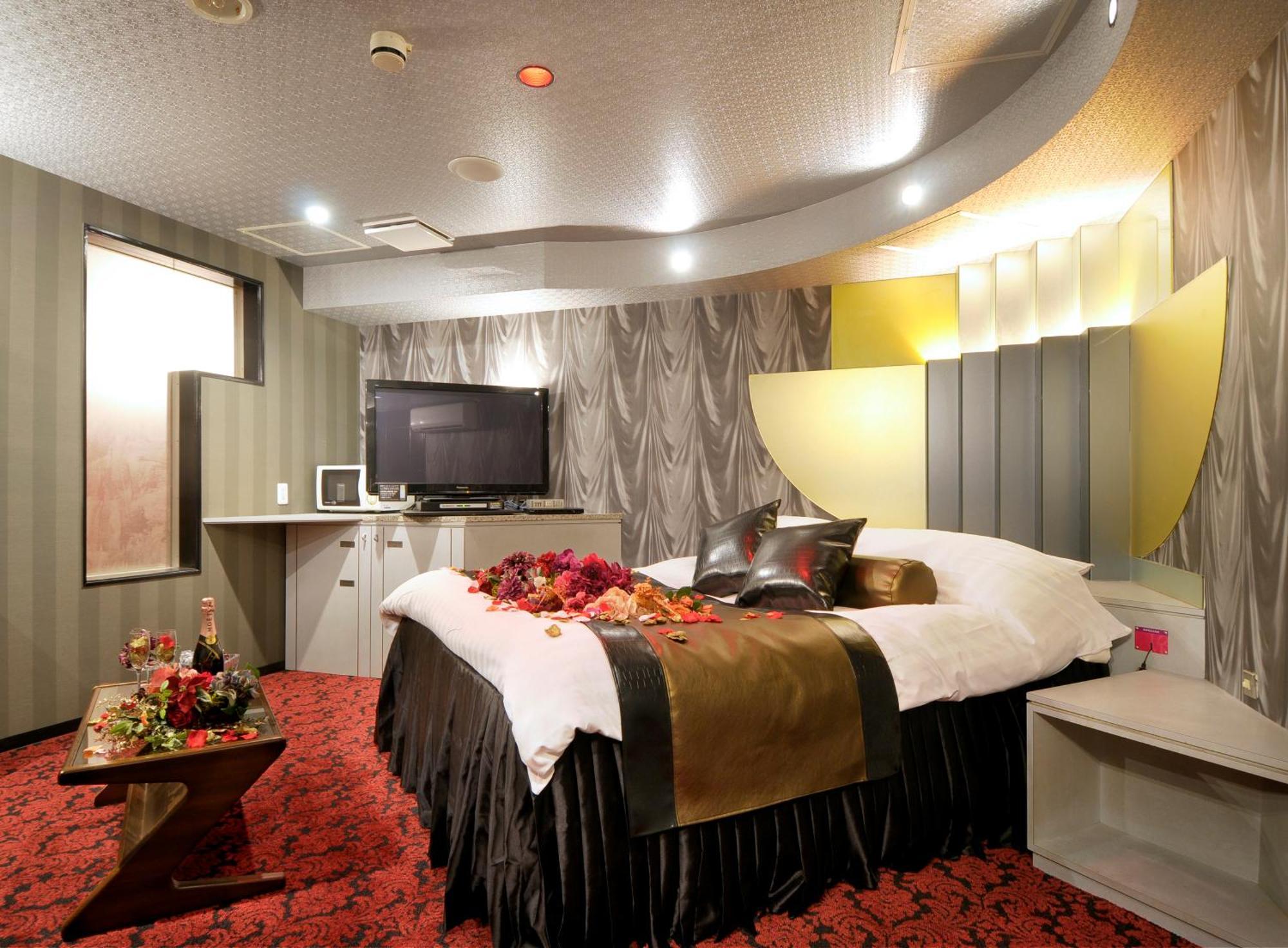 Hotel Love Ikutama -Adult Only Осака Екстериор снимка