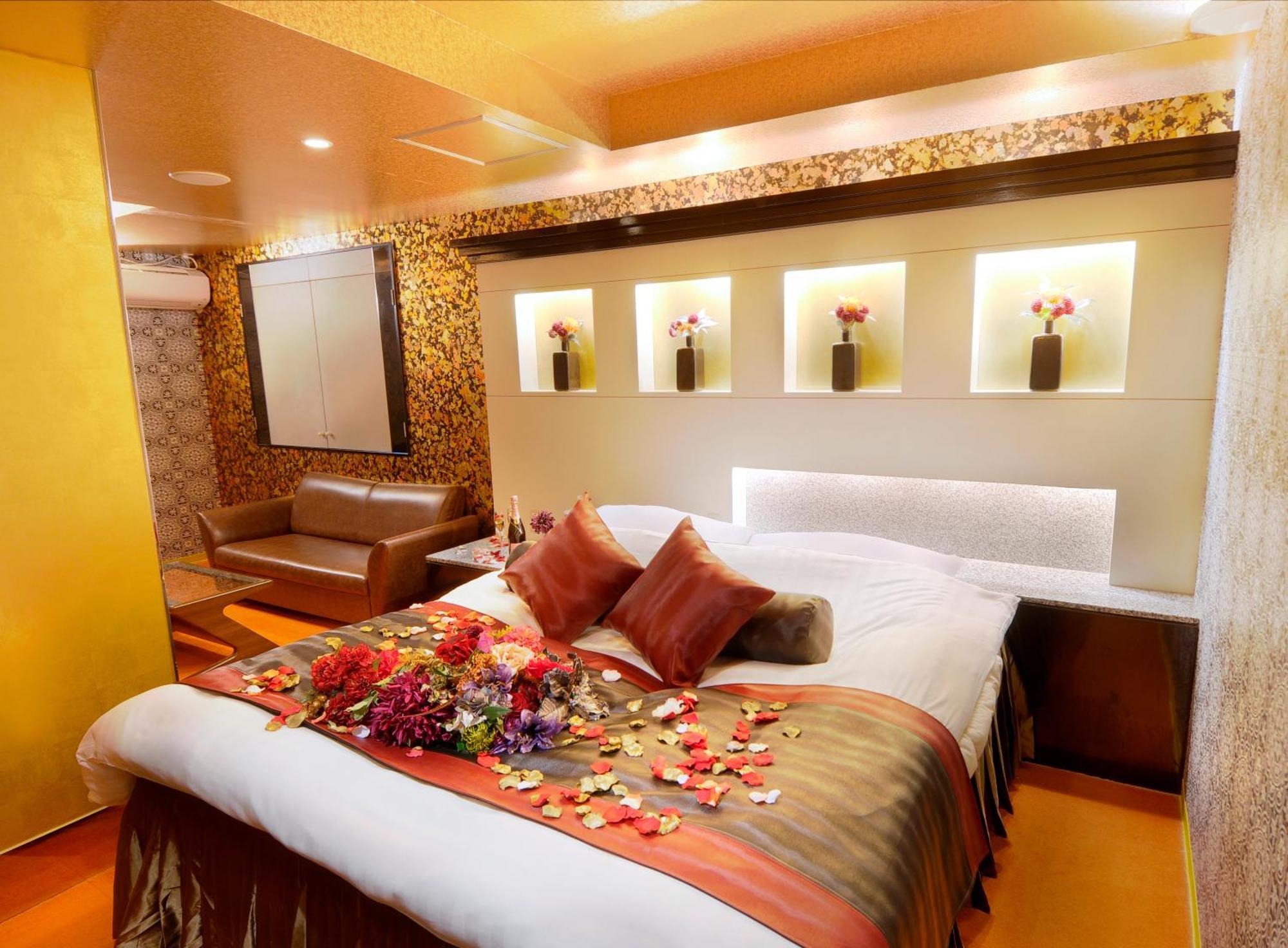 Hotel Love Ikutama -Adult Only Осака Екстериор снимка