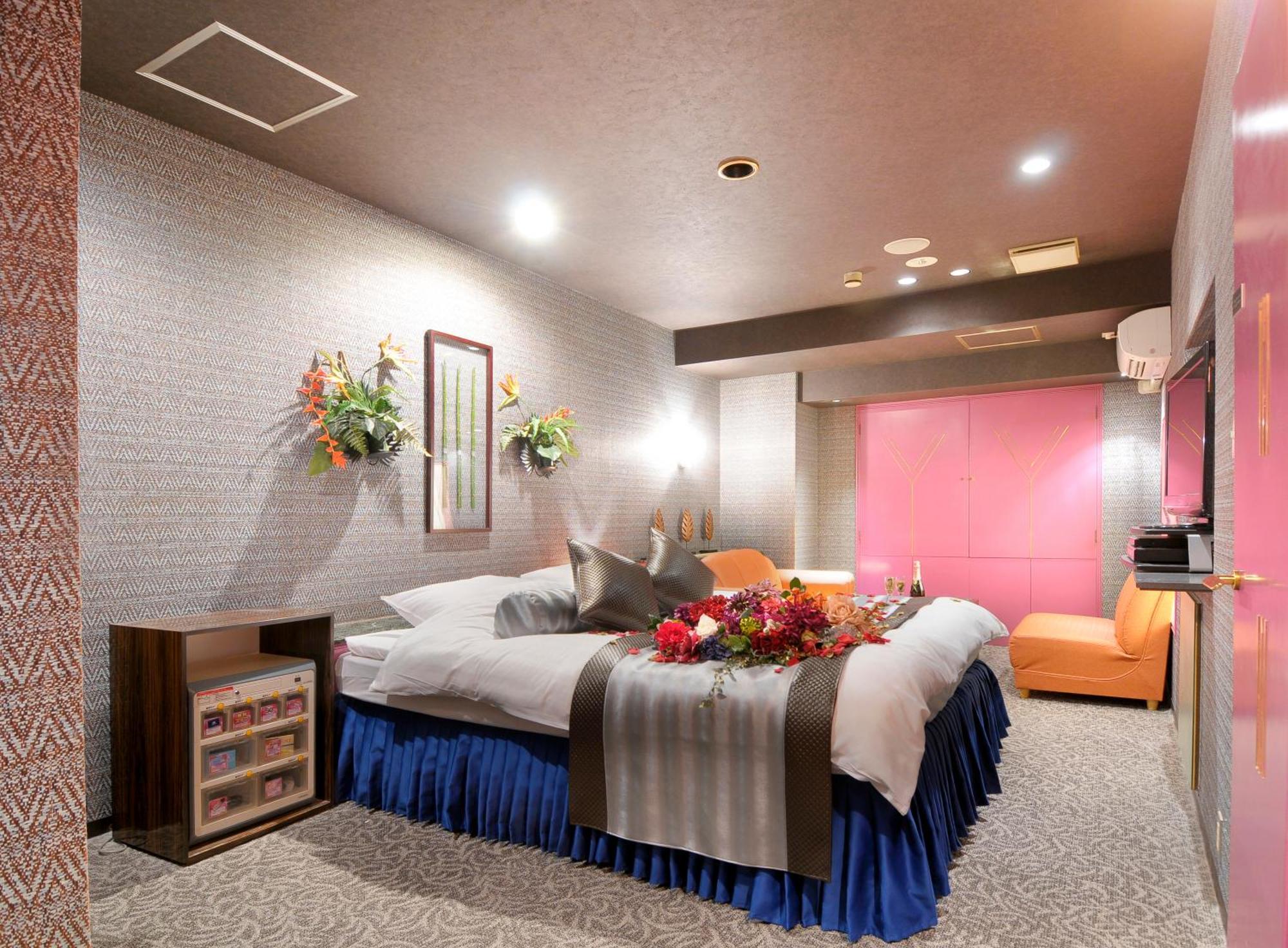 Hotel Love Ikutama -Adult Only Осака Екстериор снимка