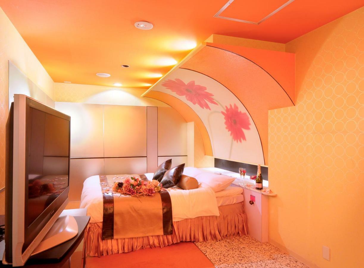 Hotel Love Ikutama -Adult Only Осака Екстериор снимка