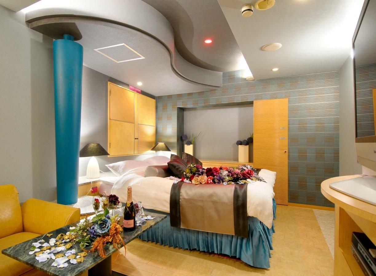 Hotel Love Ikutama -Adult Only Осака Екстериор снимка