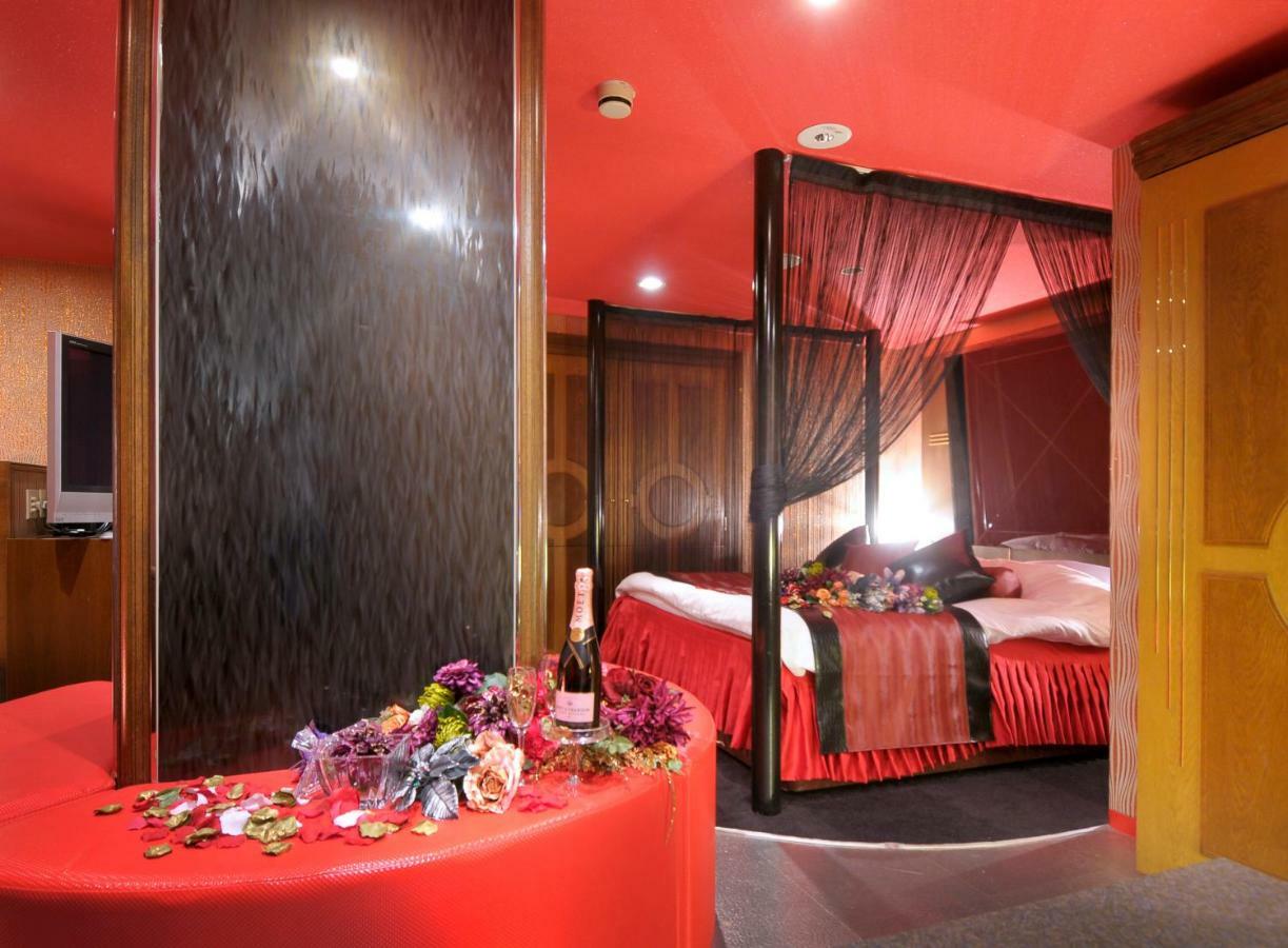 Hotel Love Ikutama -Adult Only Осака Екстериор снимка