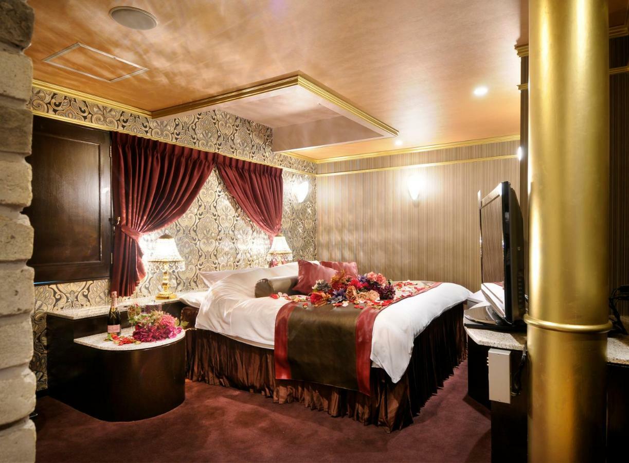 Hotel Love Ikutama -Adult Only Осака Екстериор снимка